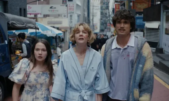 Cailee Spaeny as Ashley Miller, Carey Mulligan as Lindsay Crane-Martin and Charles Melton as Austin Davis in Beef