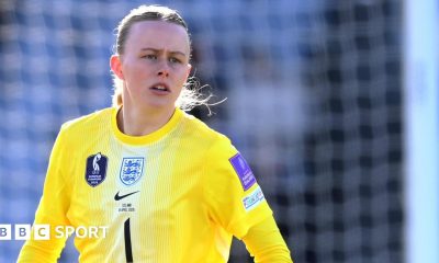 Hannah Hampton playing in goal for England