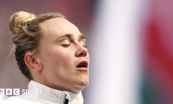 Meg Jones on the attack for England against Scotland