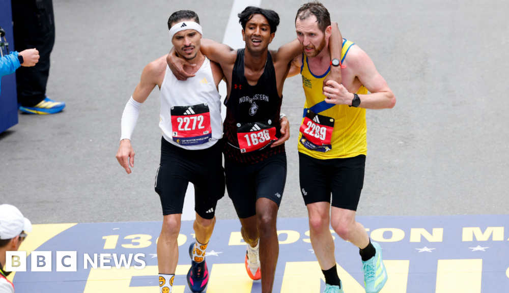 Runners help exhausted man finish Boston Marathon