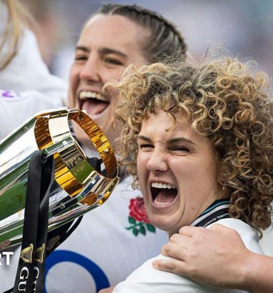 Ellie Kildunne with Women's Six Nations trophy