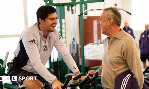 Manchester United defender Harry Maguire (left)