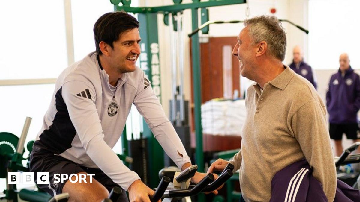 Manchester United defender Harry Maguire (left)