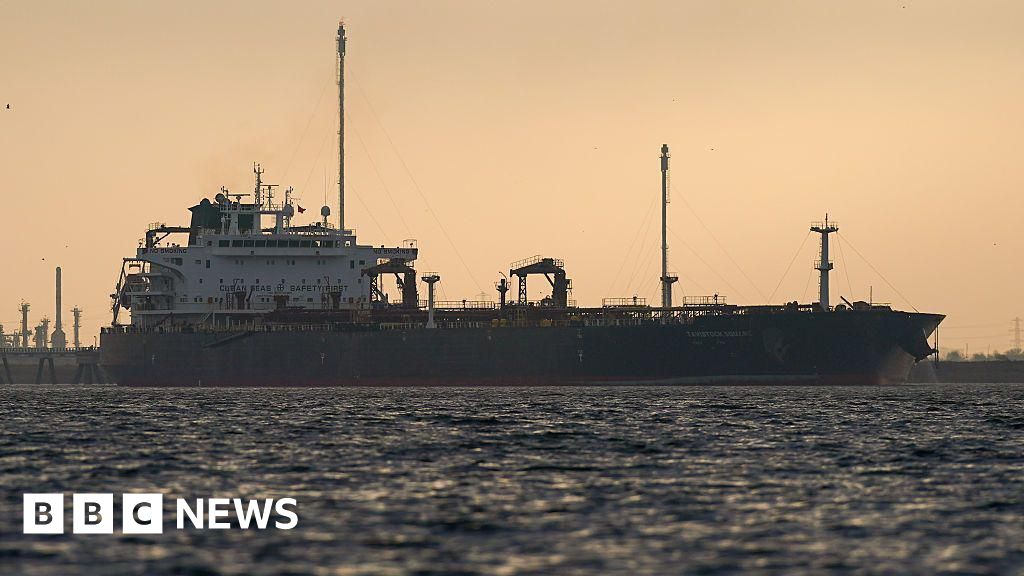 Tankers urged not to pay fee to Iran to use Strait of Hormuz