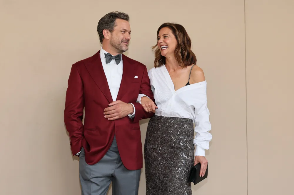 Dawsons Creek Alums Joshua Jackson Katie Holmes Reunite at NYC Gala Inline