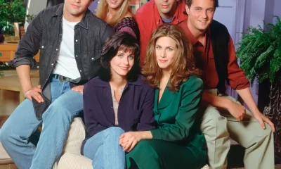 Lisa Kudrow Says Friends Writers Shared Sexual Fantasies About Jennifer Aniston Courteney Cox