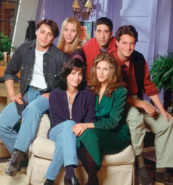 Lisa Kudrow Says Friends Writers Shared Sexual Fantasies About Jennifer Aniston Courteney Cox