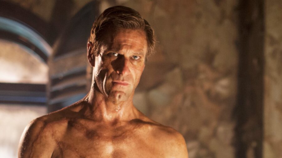 Aaron Eckhart Turns Classic Movie Monster Into Superhero In Forgotten Sci-Fi Action Flick