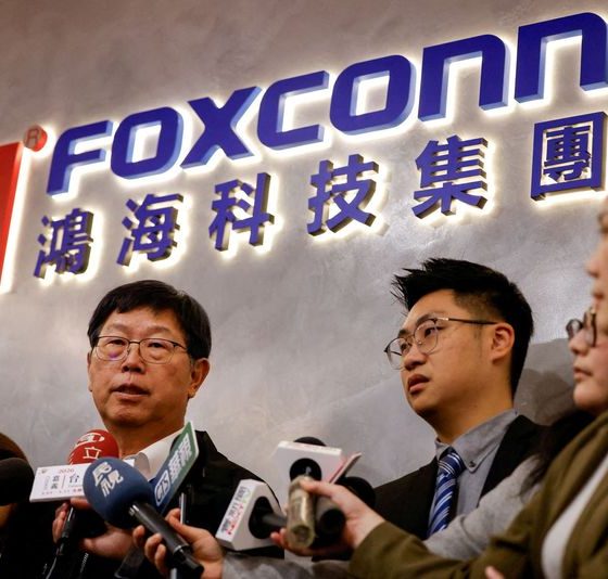 Foxconn first-quarter revenue jumps 30% y/y