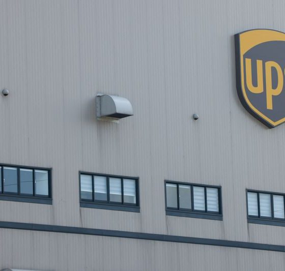 UPS, Teamsters reach settlement that caps driver severance offers