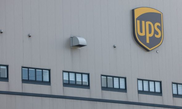 UPS, Teamsters reach settlement that caps driver severance offers