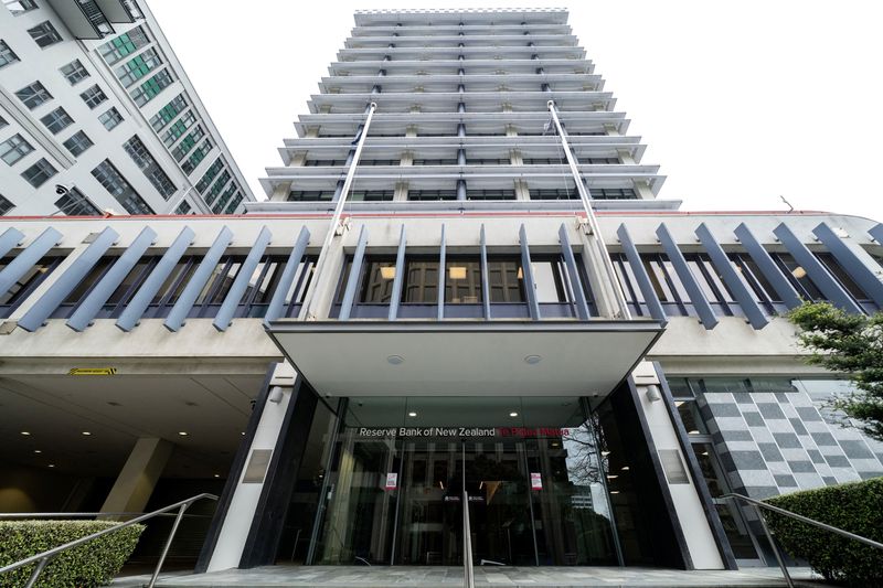 NZ central bank holds cash rate at 2.25%, adopts cautious stance amid Iran war