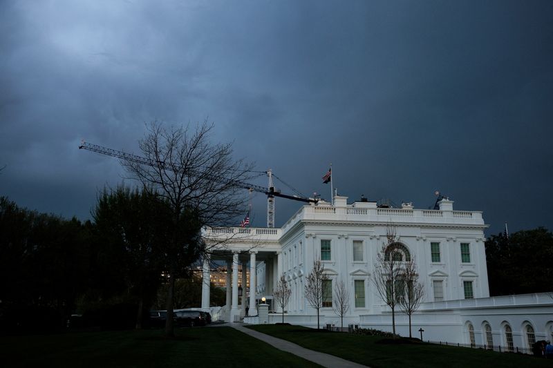 White House warned staff not to place market bets amid Iran war, WSJ reports