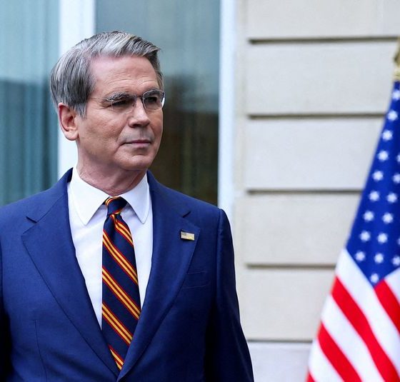 Bessent, Powell warn bank CEOs about Anthropic model risks, Bloomberg News reports