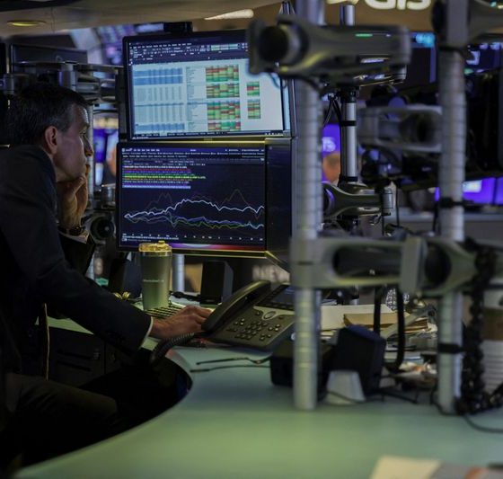 Wall St ends mixed, notches weekly gains as investors parse Middle East negotiations