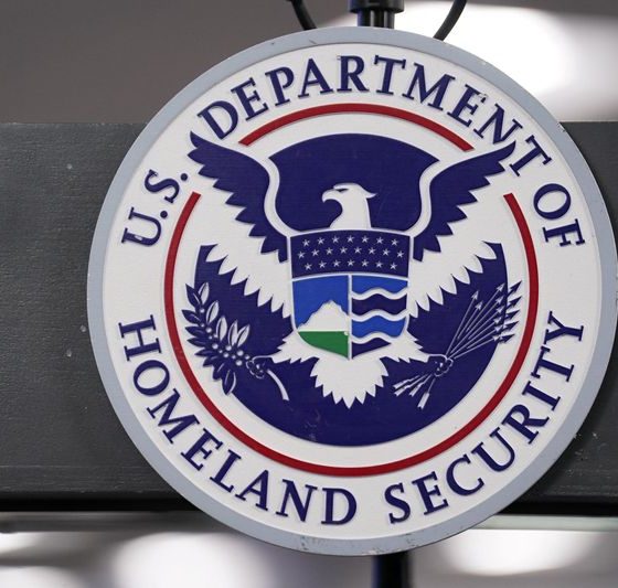 US DHS calls furloughed staff back to work despite shutdown