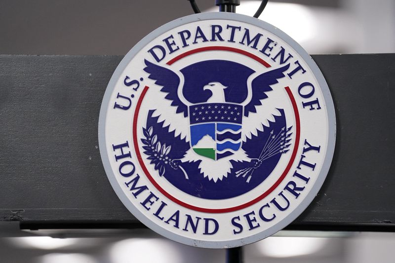 US DHS calls furloughed staff back to work despite shutdown