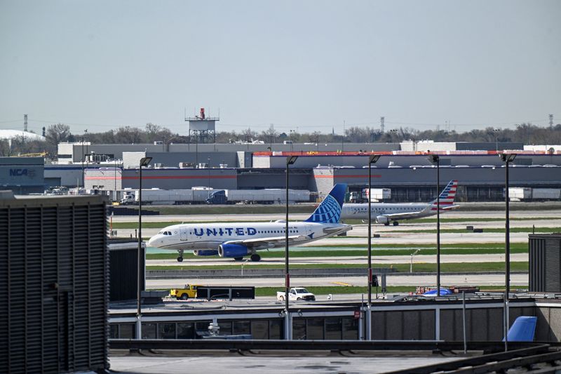 Analysis-United’s chief takes fight with American to White House with merger pitch