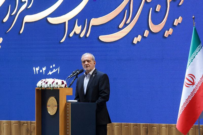 Iranian President insists on country’s nuclear rights, ISNA reports