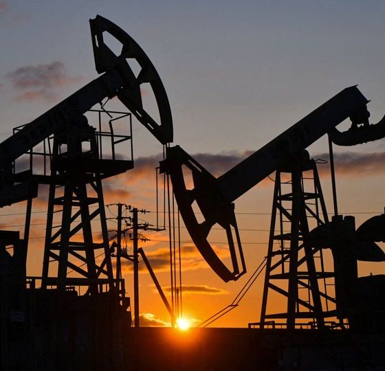 Oil prices rebound 7% as Strait of Hormuz is closed again