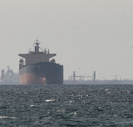 Shipping traffic remains at virtual standstill through Hormuz, data shows