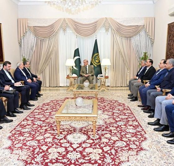 Iran says it will not accept ’maximalist’ US demands as Pakistan pursues peace