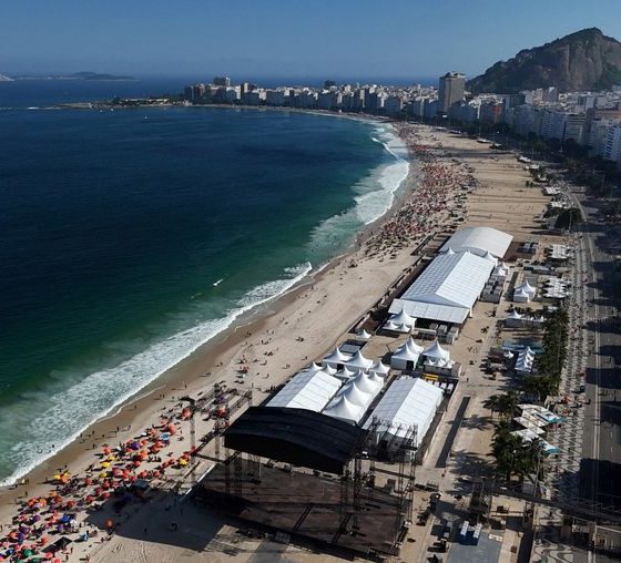 Worker dies during stage assembly for Shakira concert in Rio