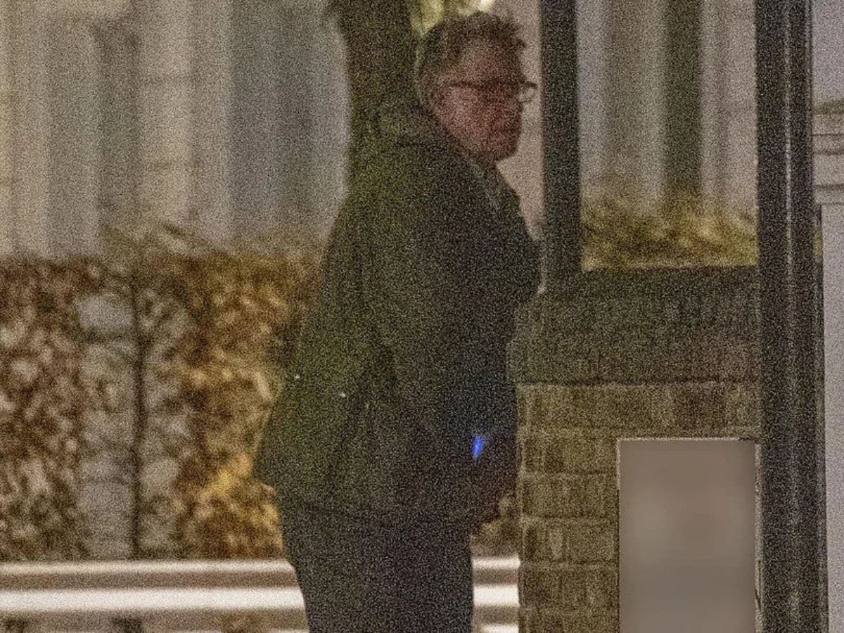 Mandelson should to be fined for public peeing