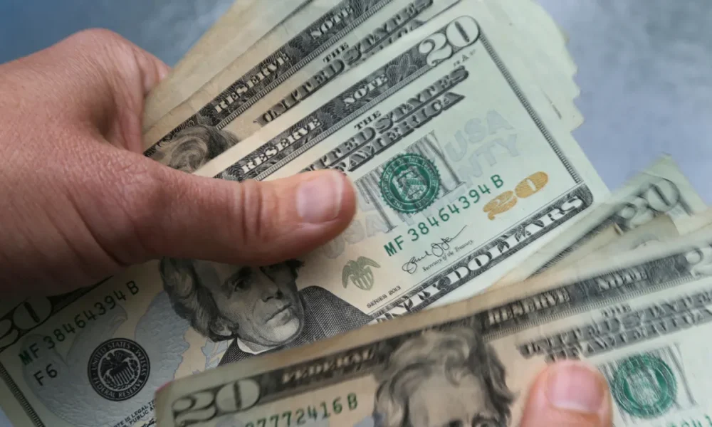 Five money mistakes Americans make in their 30s and 40s: expert