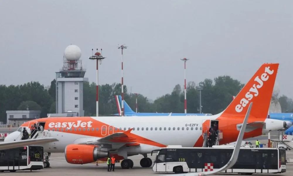 British passengers 'pass out' in hours-long border check queues at Milan airport | News World