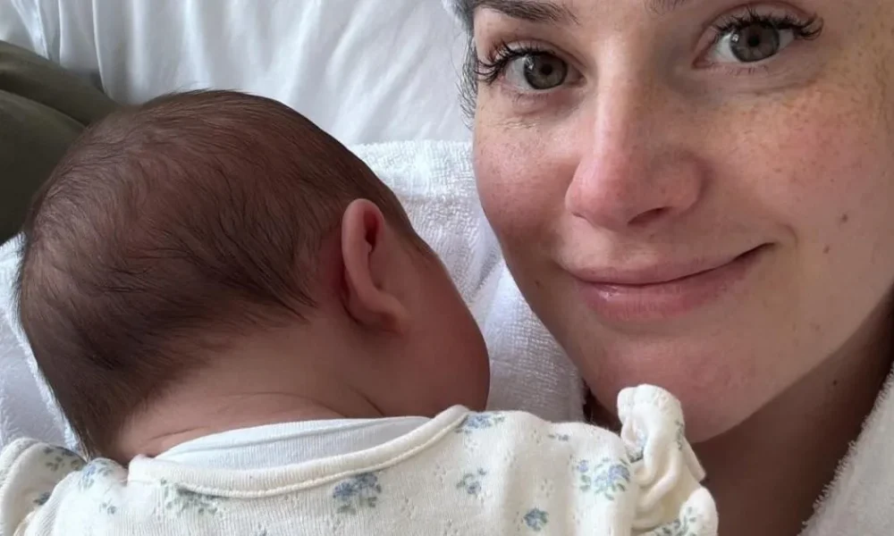 Emmerdale fans reassure Isabel Hodgins after 'awkward' post-birth encounter | Soaps