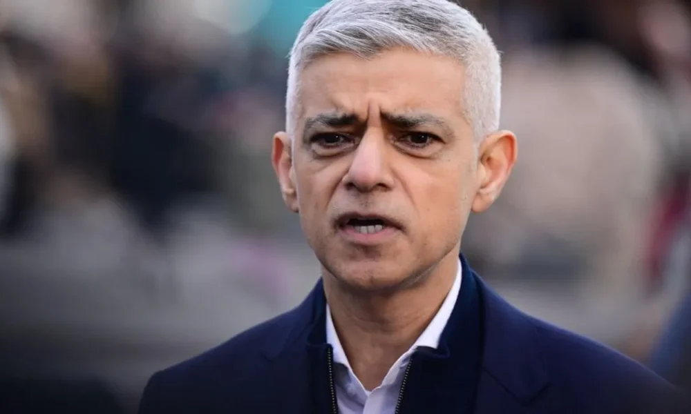 Five officers taken off duty after 'bag of guns left outside Sadiq Khan's home' | News UK