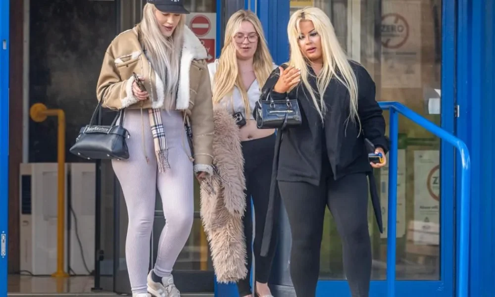 Drunk women who left 'trail of destruction' at hotel banned from every UK pub | News UK