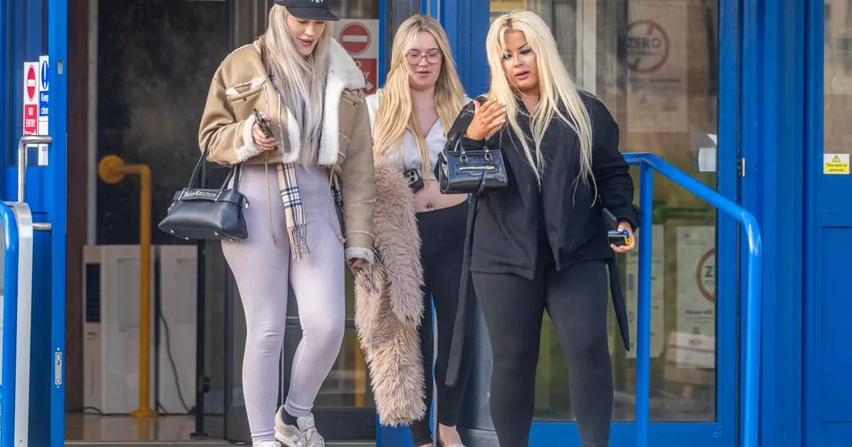 Drunk women who left 'trail of destruction' at hotel banned from every UK pub | News UK