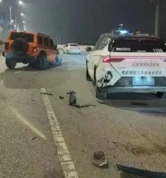 Hundreds of robotaxis suddenly freeze trapping their passengers on motorway | News Tech