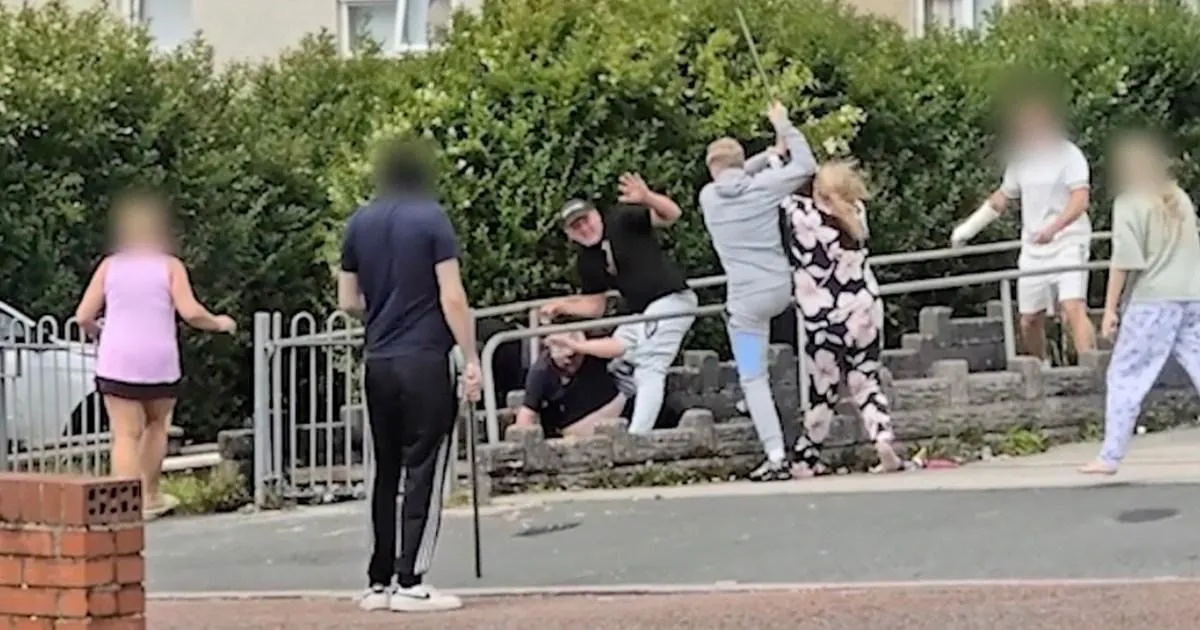Street fight breaks out between families wielding studded planks and metal poles | News UK