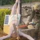 Israeli soldier pictured smashing up a statue of Jesus with a sledgehammer | News World