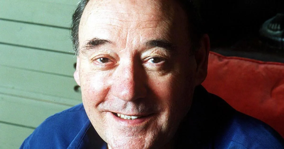 Renowned zoologist and Zoo Time TV star Desmond Morris dies aged 98