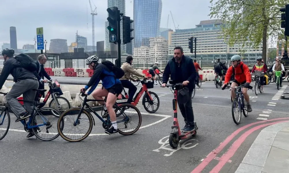 Tube strike day three sees 4,000 cyclists across Embankment within hours | News UK