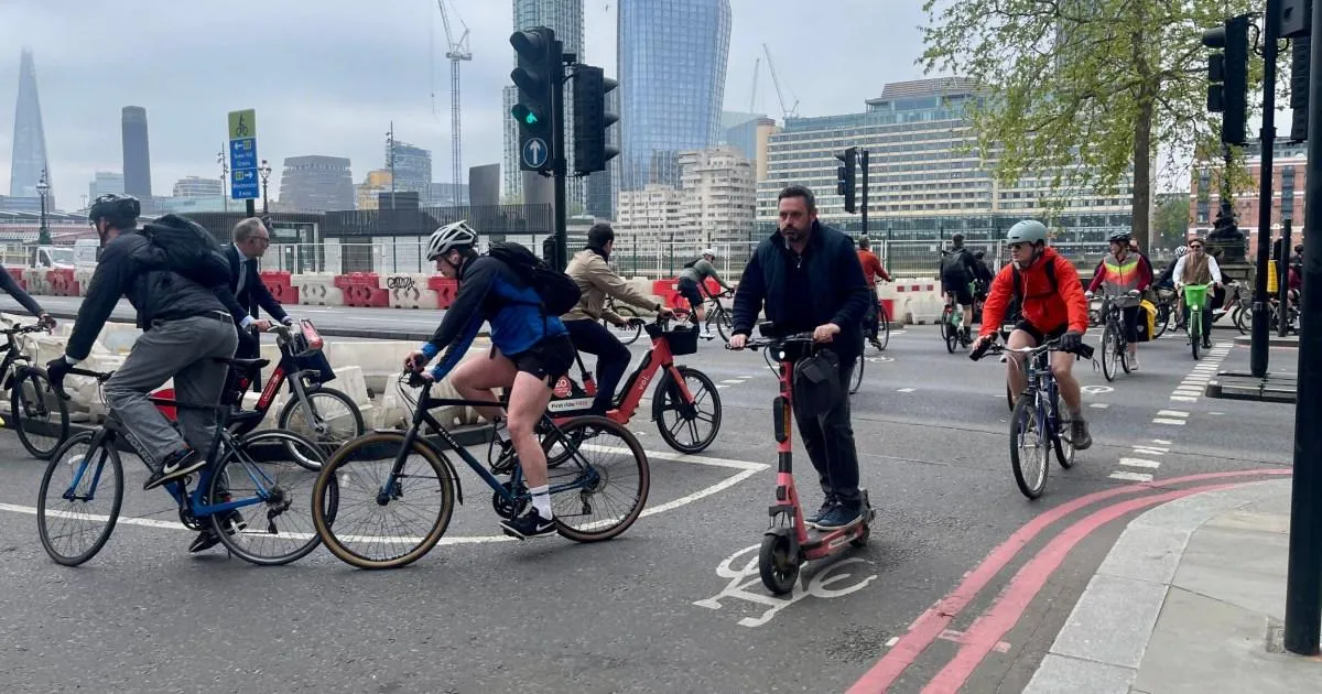 Tube strike day three sees 4,000 cyclists across Embankment within hours | News UK
