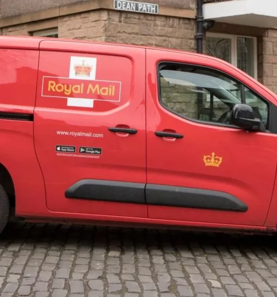 Farage furious at 'disturbing' postman who 'binned' Reform flyers | News UK