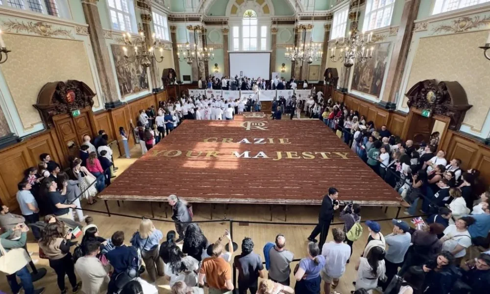 Italian chefs break record for world's longest tiramisu in London | News UK