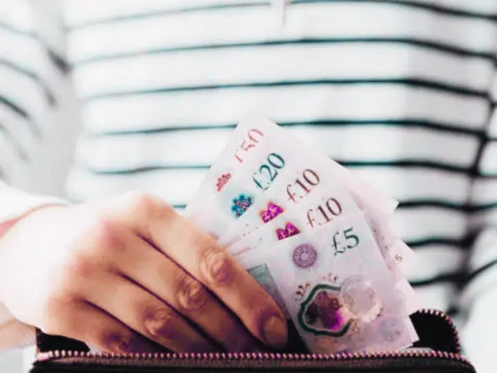 CEO bonuses set to grow, while worker pay stagnates