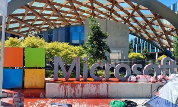 Employee breaks ties with Microsoft over its romance with Israel