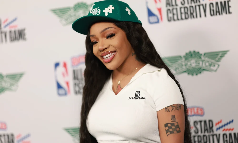 Wayment! Fans React As GloRilla Appears To Diss Sister Victoria Woods & Teases Future Baby In 'GOMF' Track