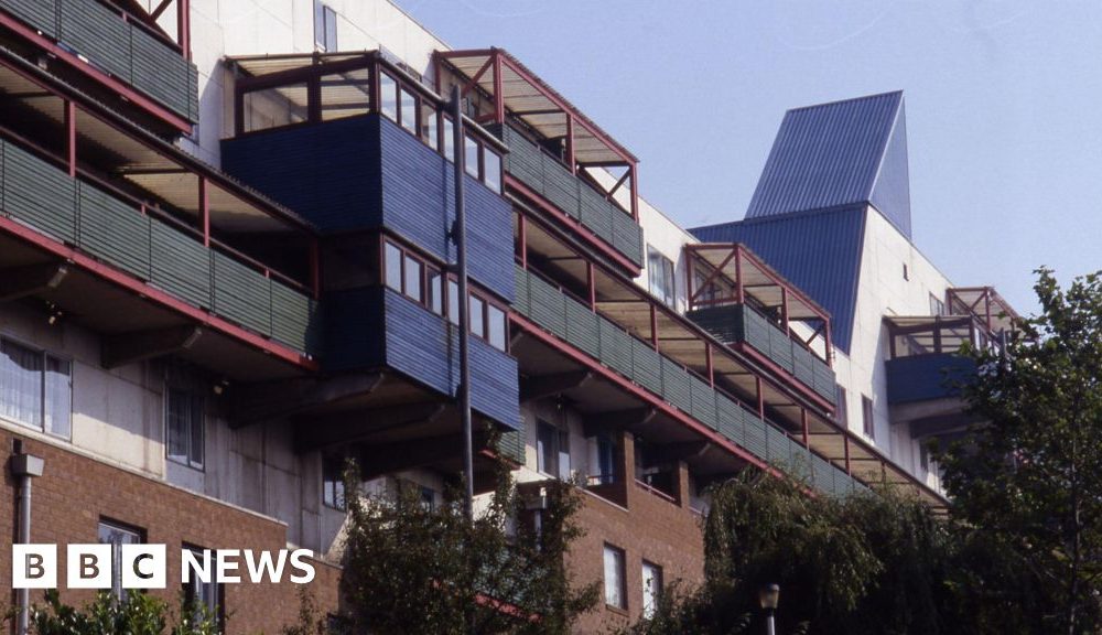 Housing estate residents see energy bills frozen