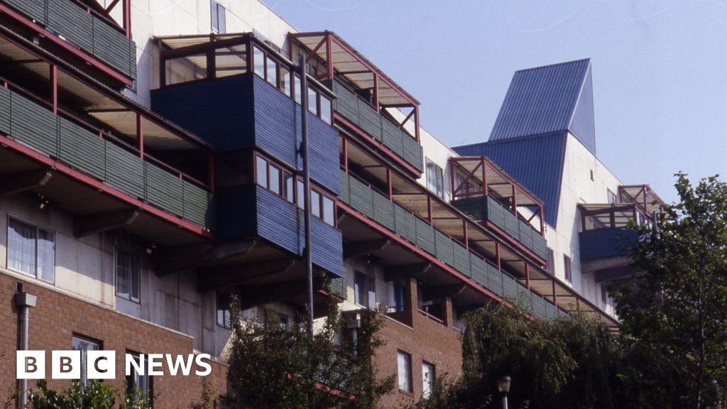 Housing estate residents see energy bills frozen