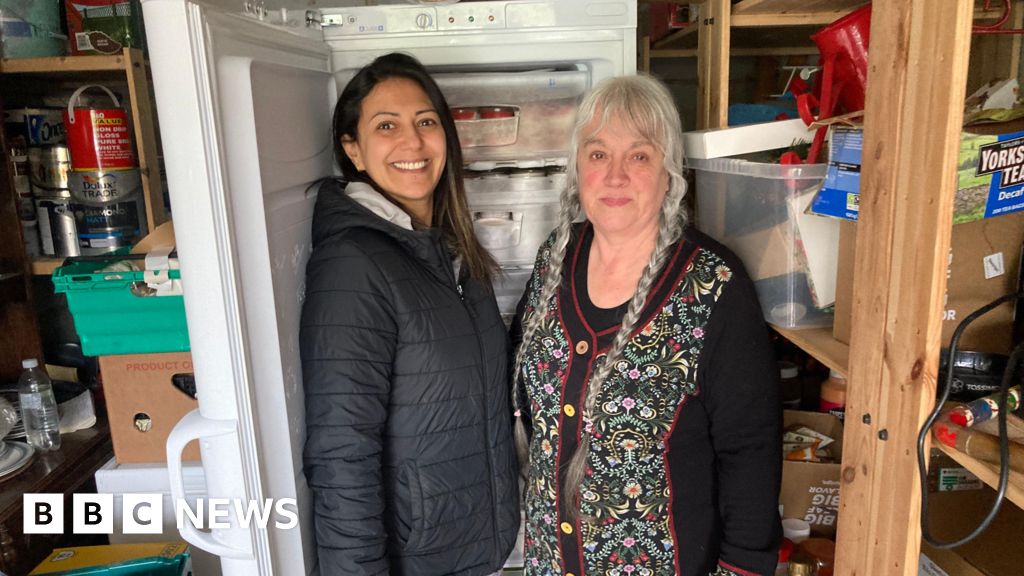 The food waste 'saints' feeding city's children