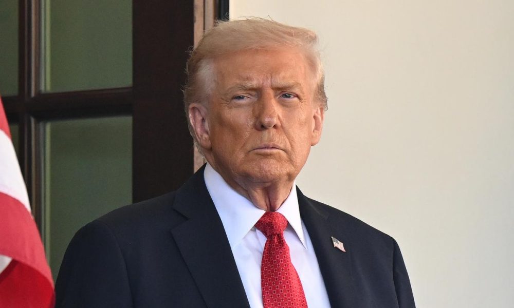 Shares dip, oil soars after Trump ramps up Iran threats