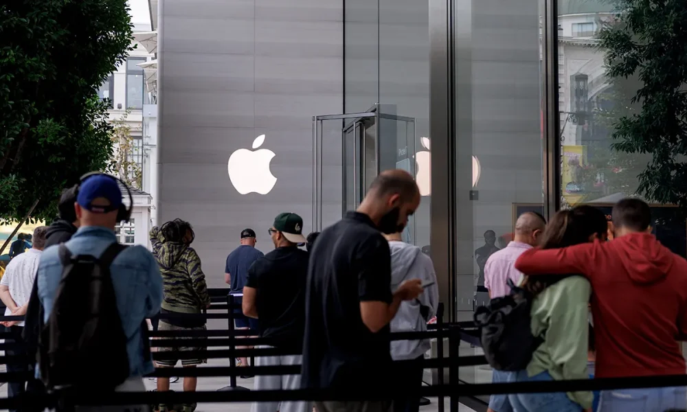 Apple closing three Apple Store locations, including first unionized branch